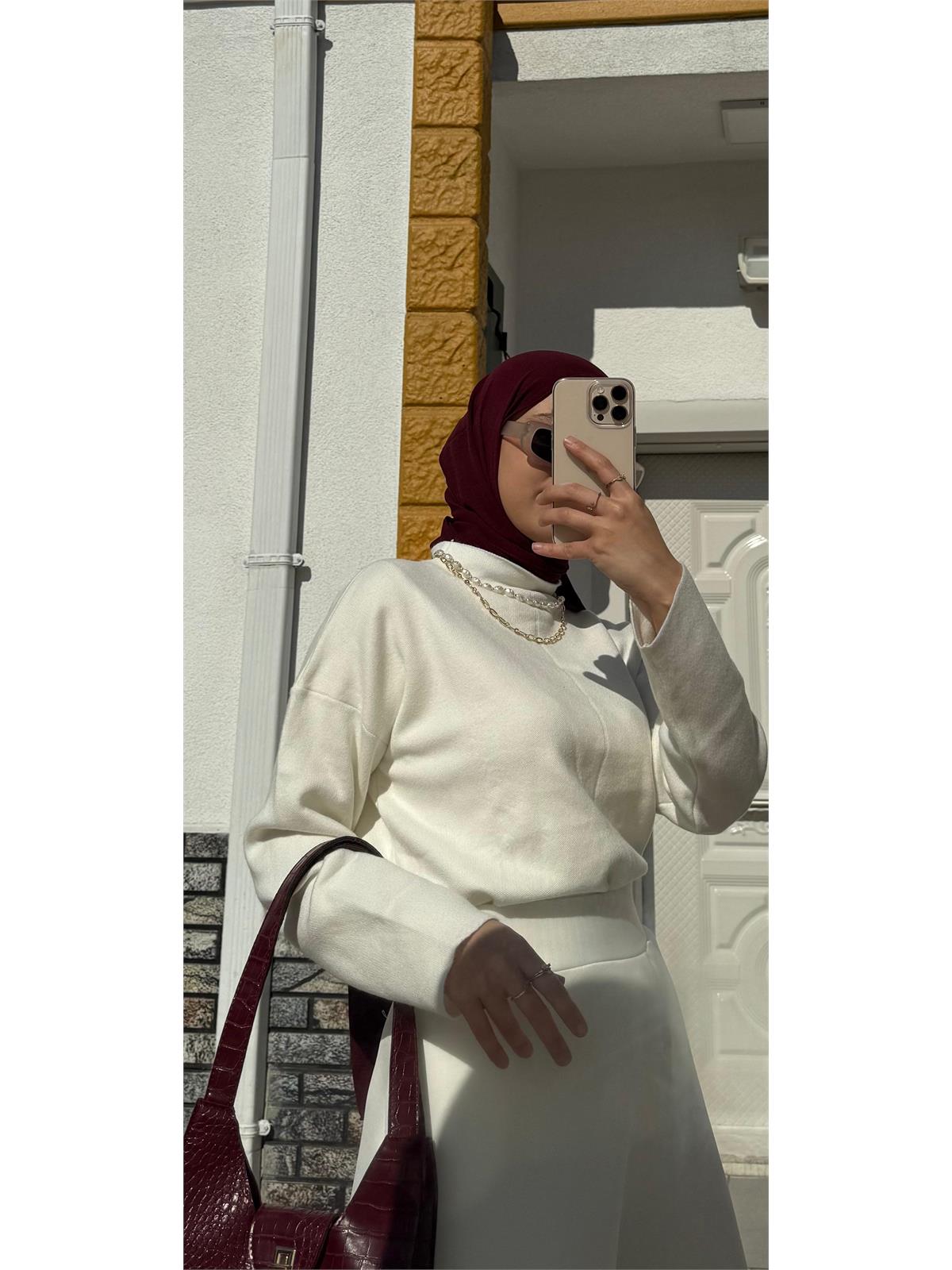 Pamuklu Dik Yaka Triko Kazak Beyaz