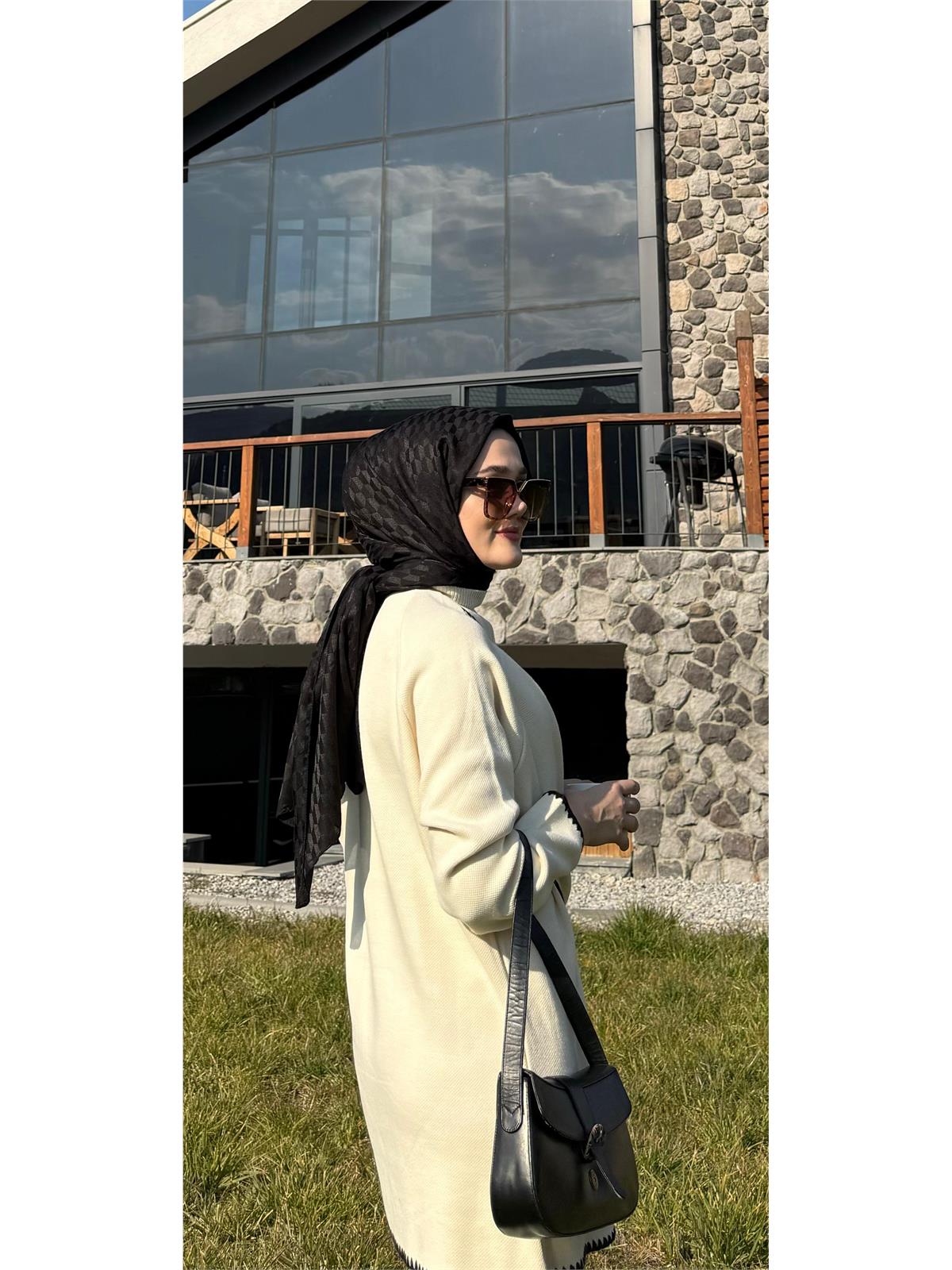 Atkı Detaylı Triko Paça Yırtmaçlı Alt Üst Takım Bej