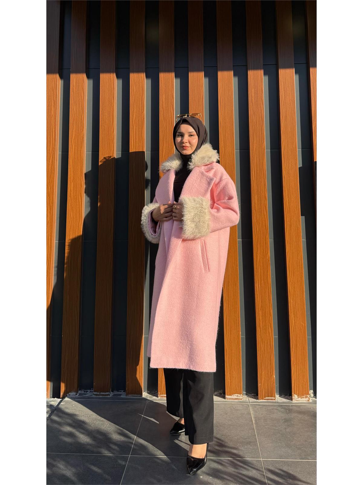 Kürk Detaylı Uzun  Keçe Kaban Pembe