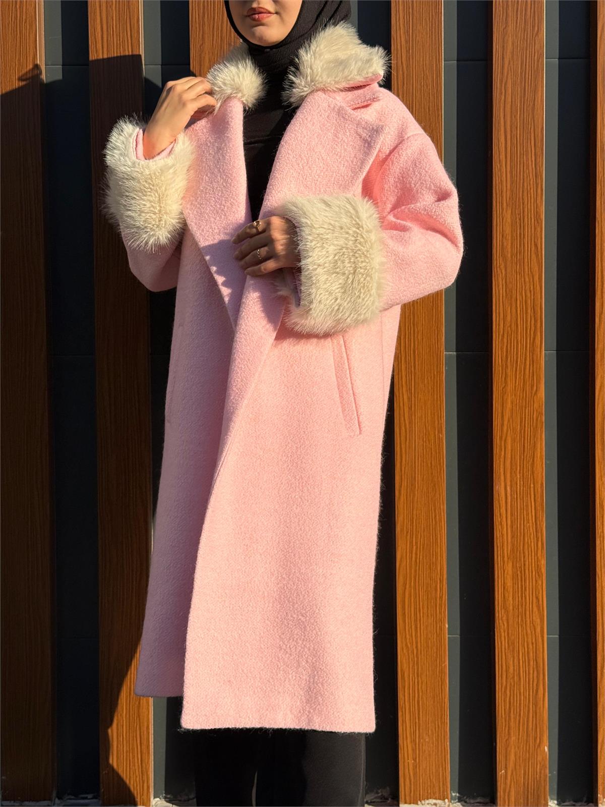 Kürk Detaylı Uzun  Keçe Kaban Pembe